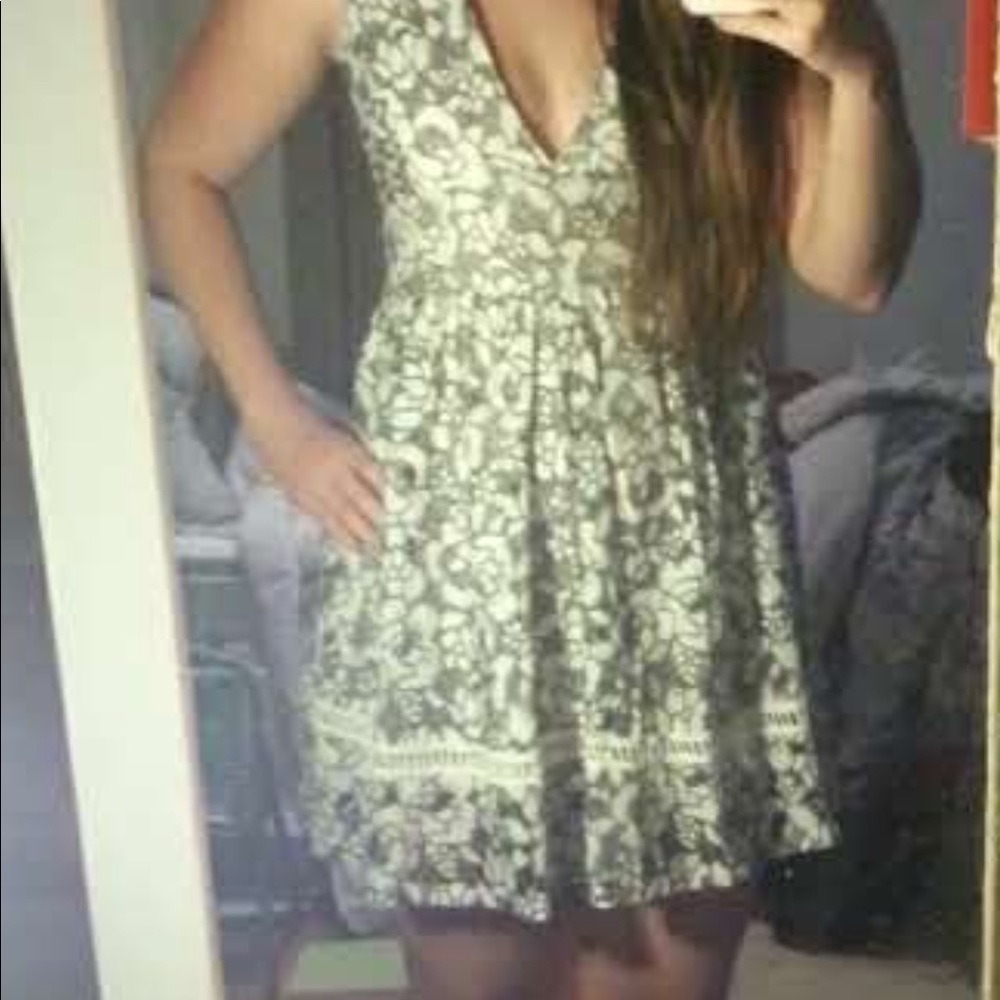 Black and White Floral Dress, size Small
